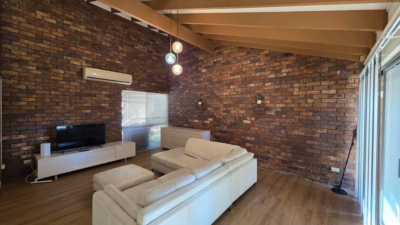 Whole property with 4 rooms for rent