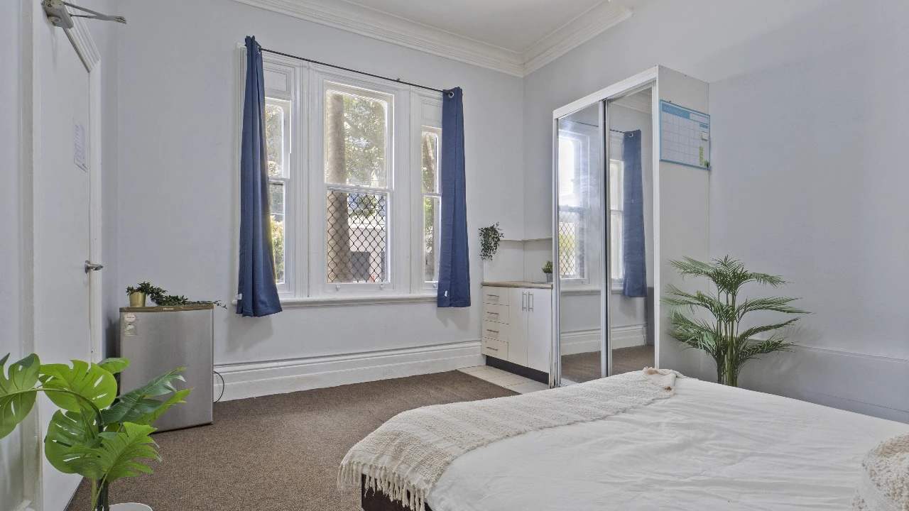 Furnished room in a flatshare