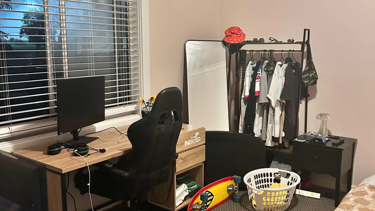 Unfurnished room in a share house