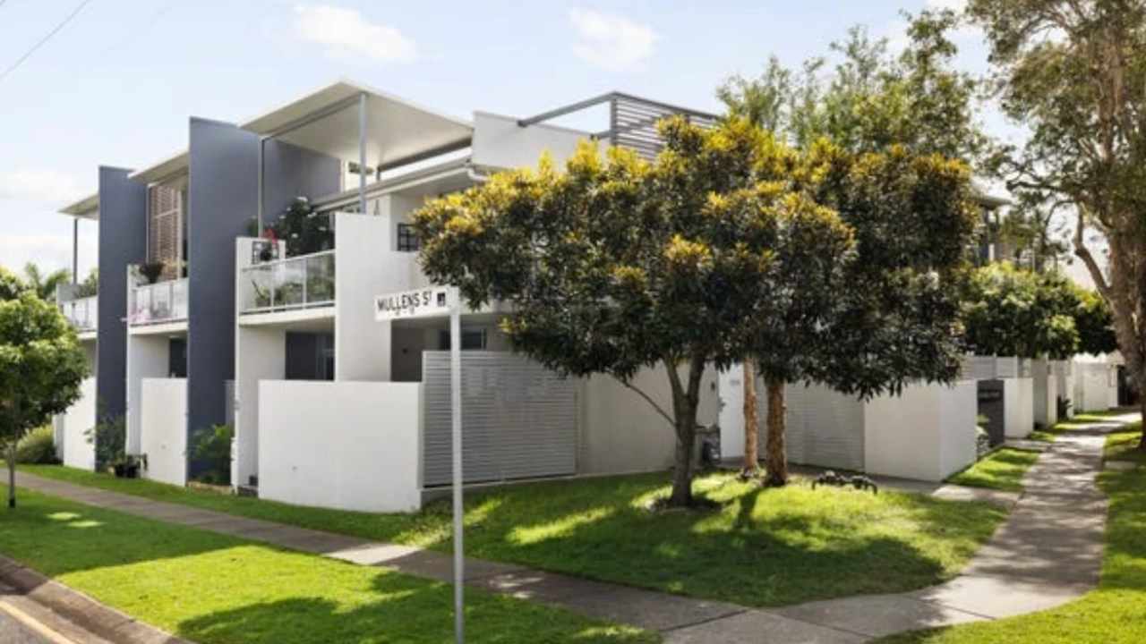 Unfurnished room with own bathroom