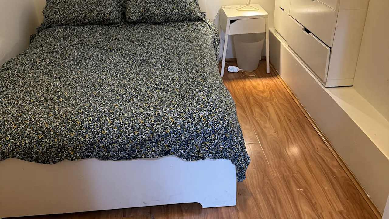Furnished room in a share house