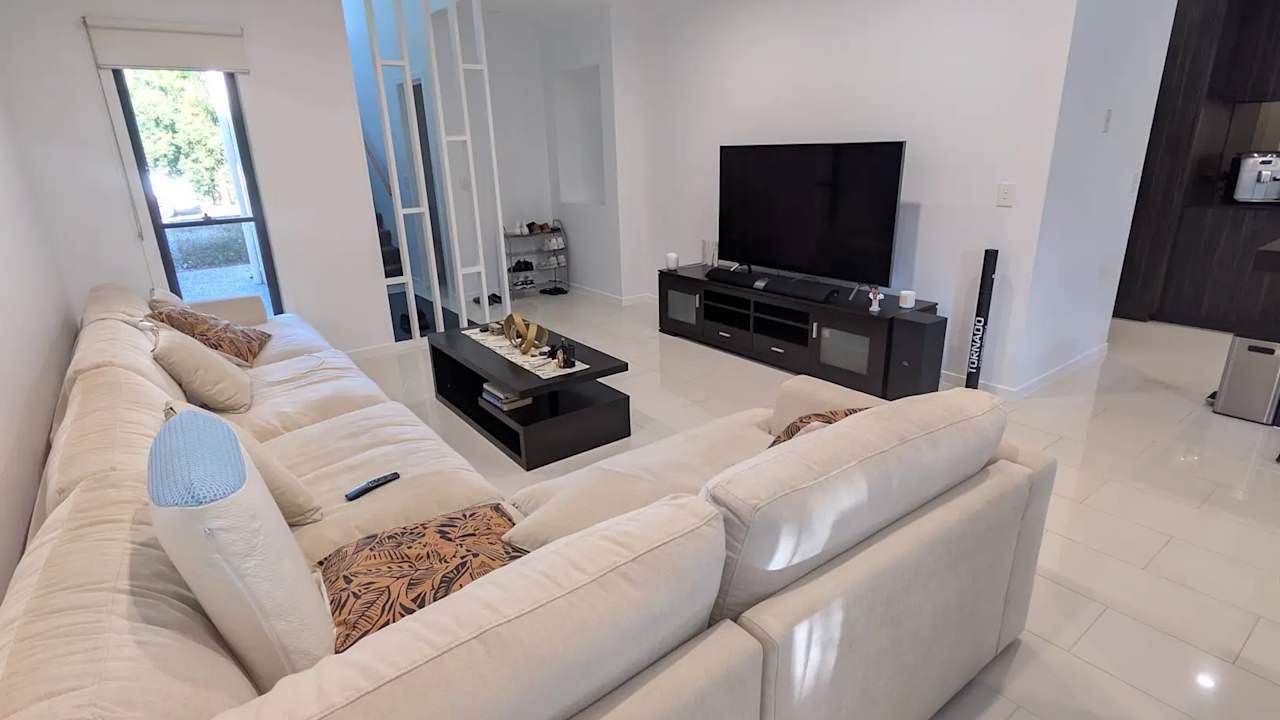 Unfurnished room with own bathroom