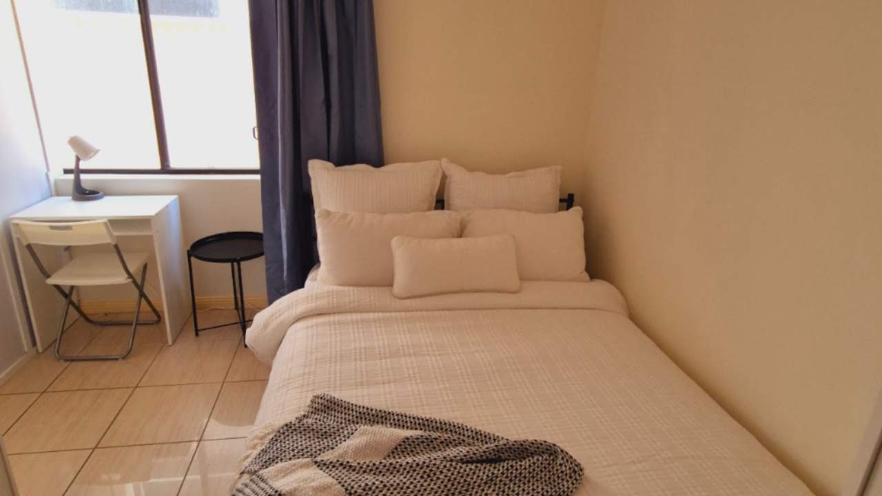 Furnished room in a flatshare
