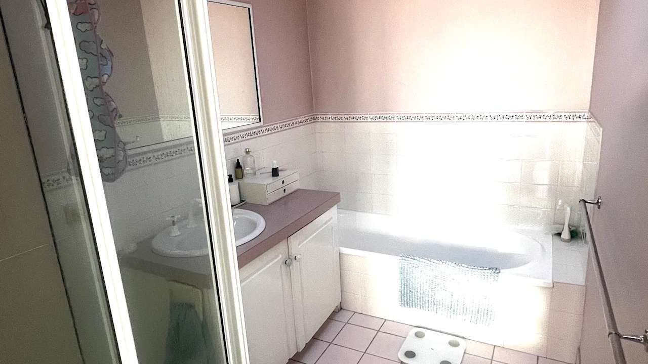 Room in a share house