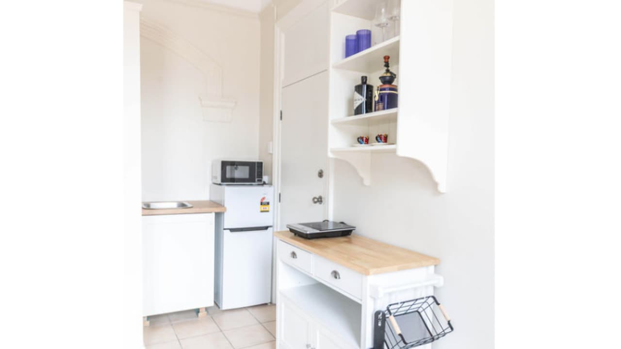 Unfurnished room studio flat for rent