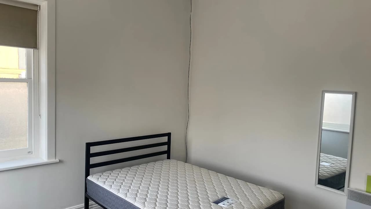 Furnished room in a flatshare