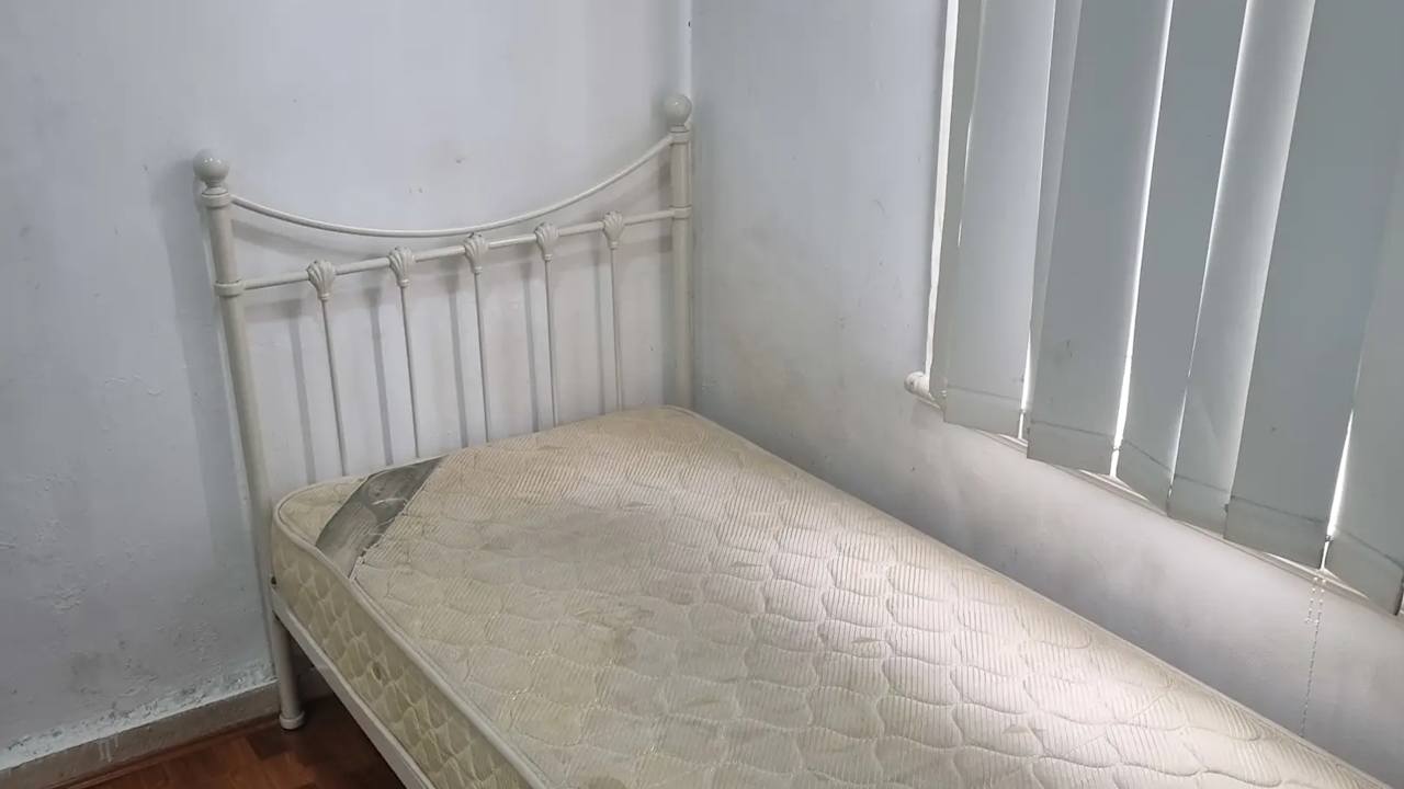 Room in a share house