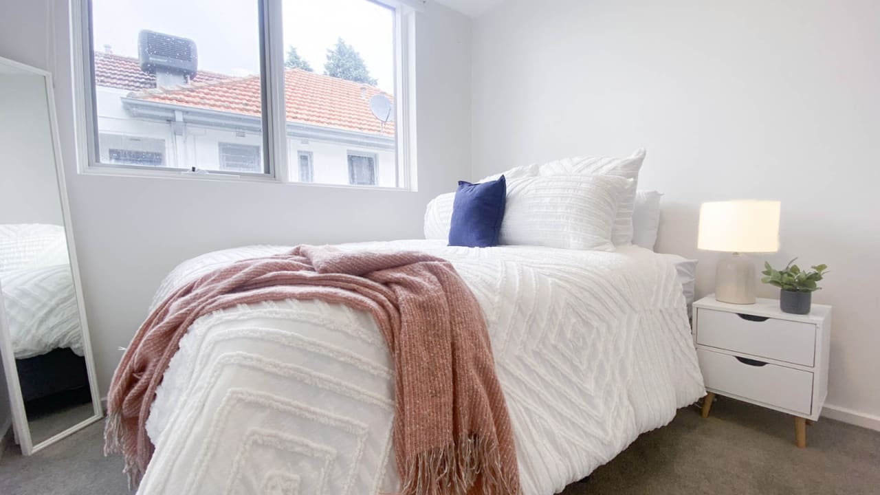 Furnished room in a flatshare