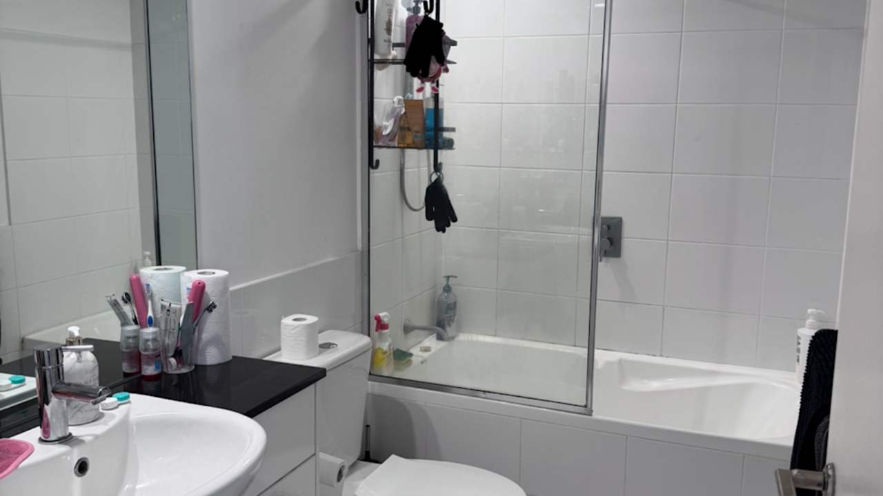 Furnished room in a flatshare