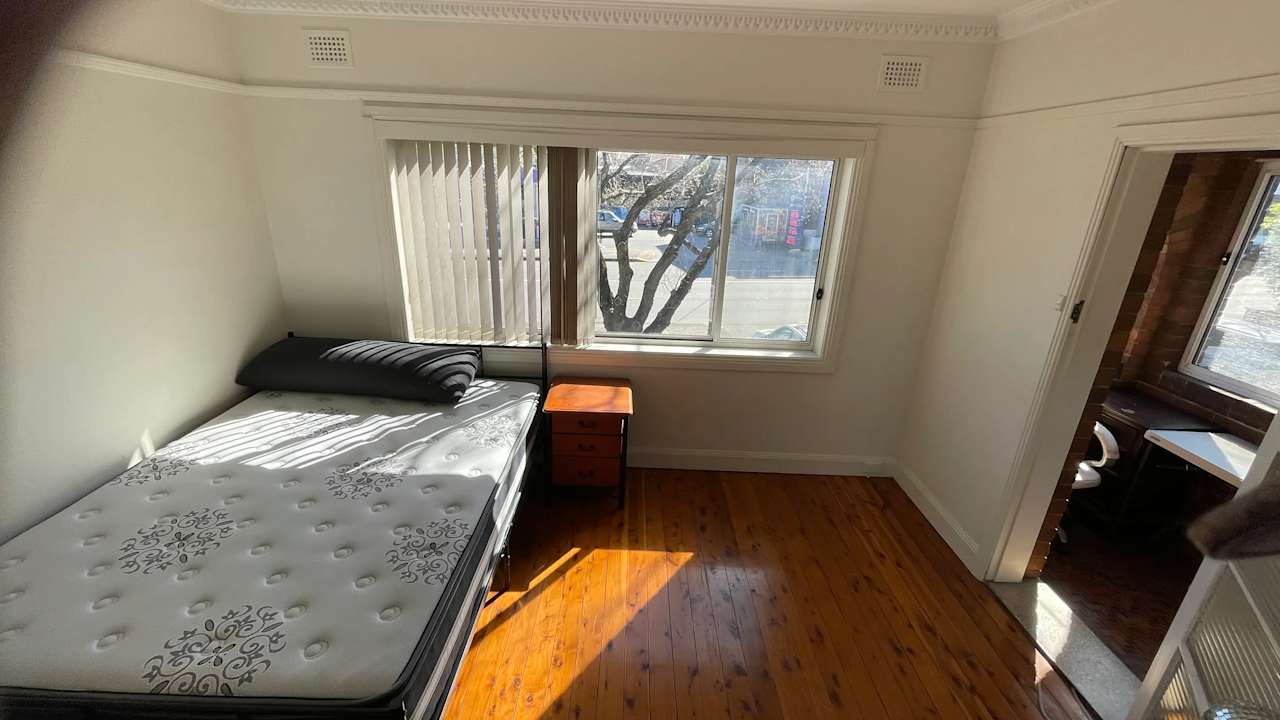 Room in a share house