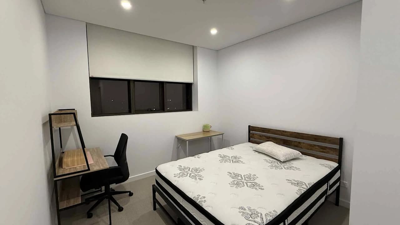 Furnished room with ensuite in a flatshare