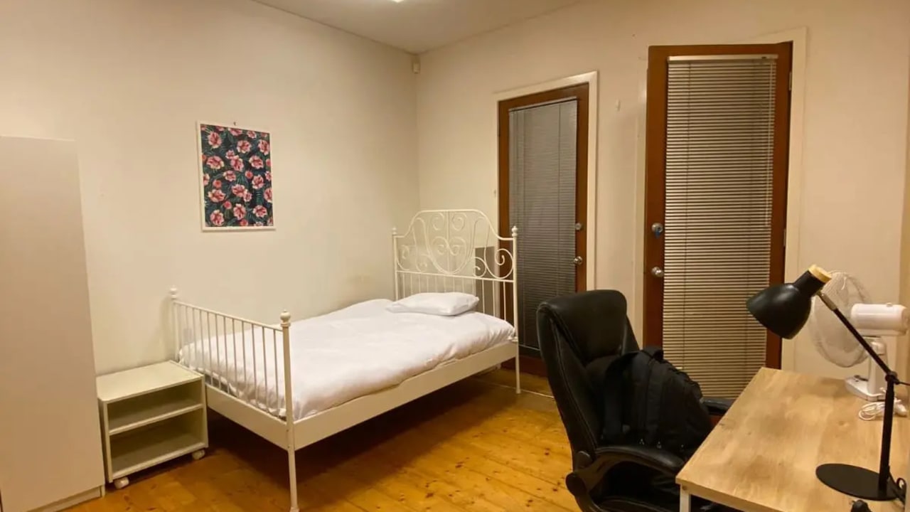 Furnished room in a share house