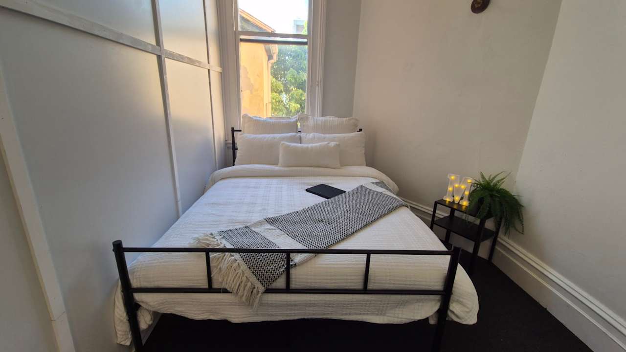 Furnished room in a flatshare