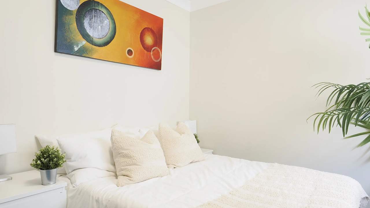 Furnished room in a flatshare