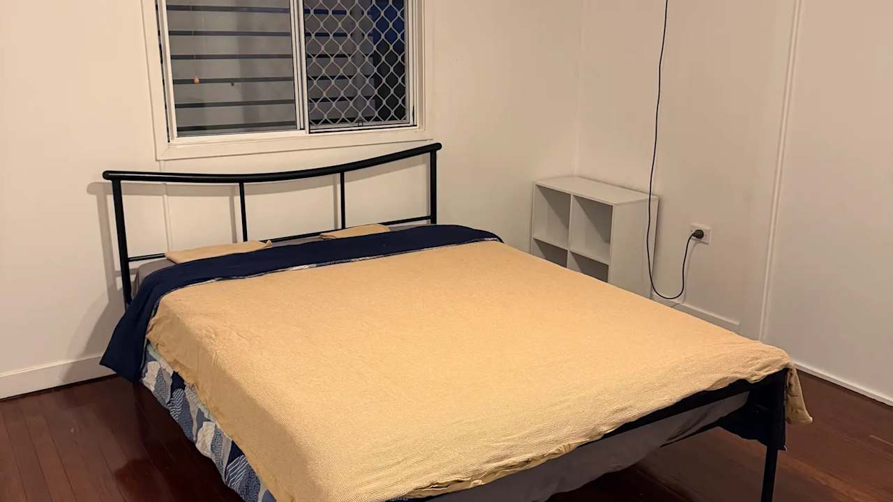 Room in a share house