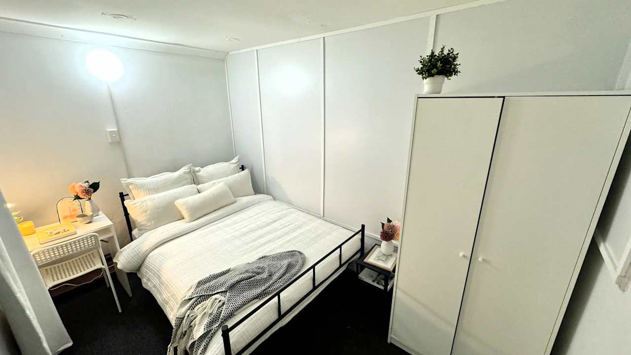 Furnished room in a share house