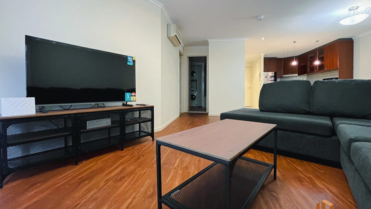 Furnished room with ensuite in a flatshare