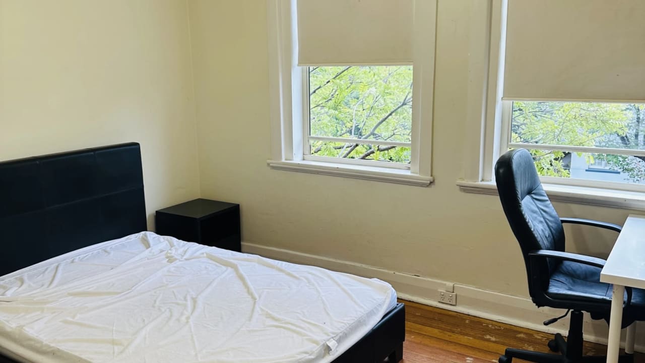 Furnished room in a flatshare