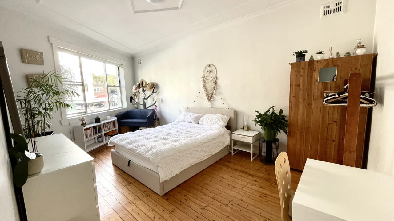 Furnished room in a flatshare
