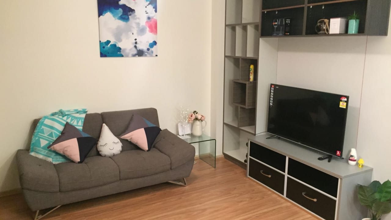 Furnished room in a flatshare