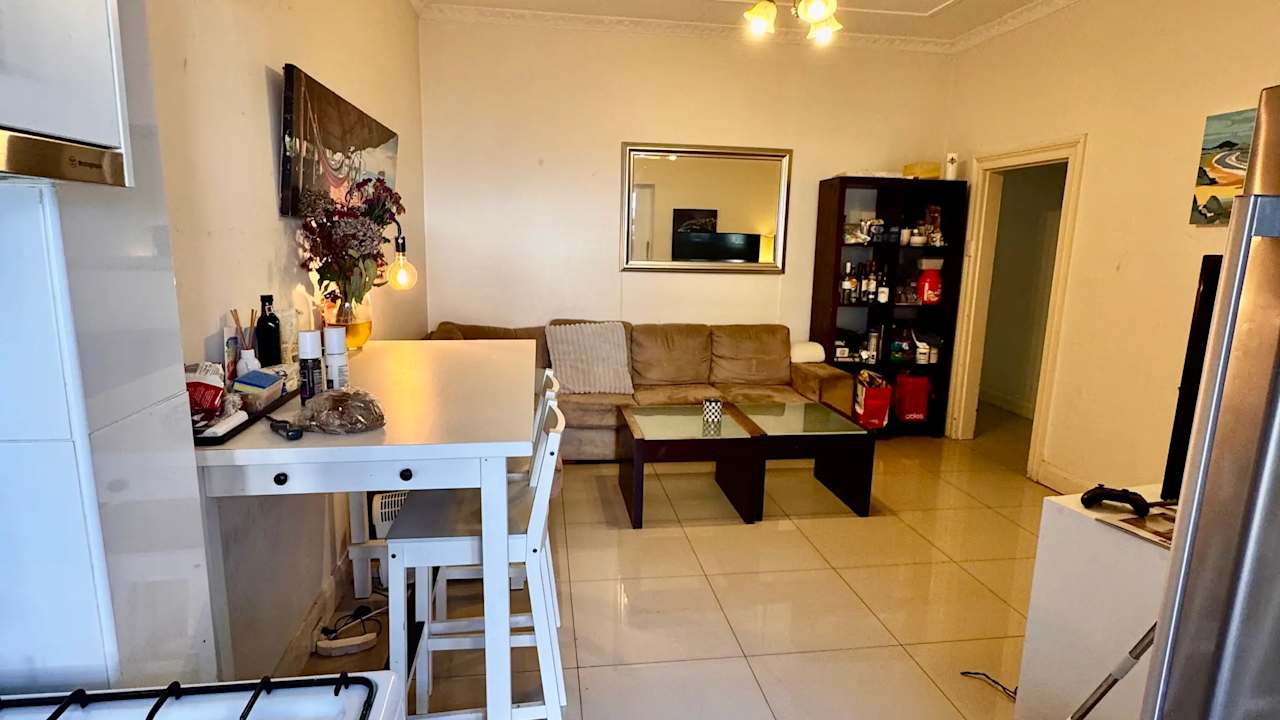 Furnished room in a flatshare