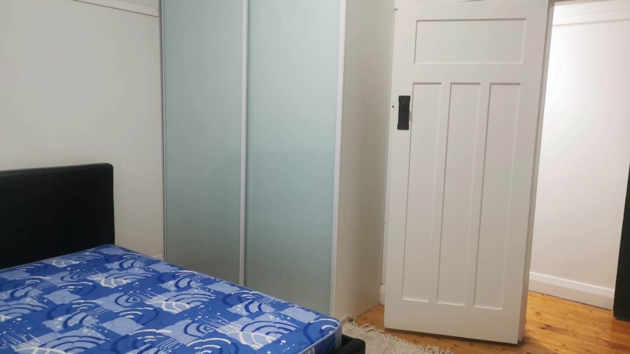 Room in a share house