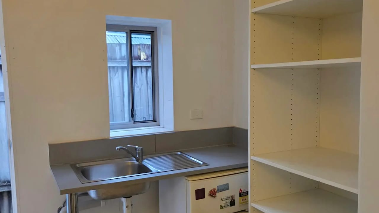 Unfurnished room granny flat for rent