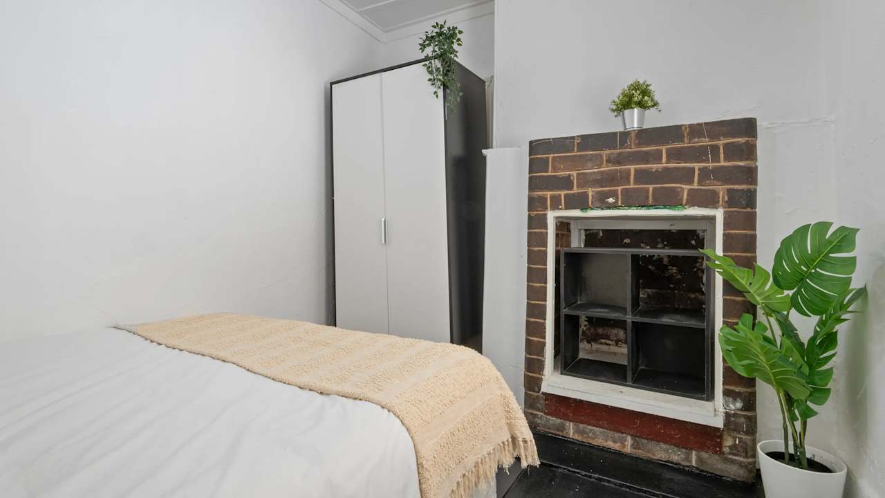 Furnished room in a share house