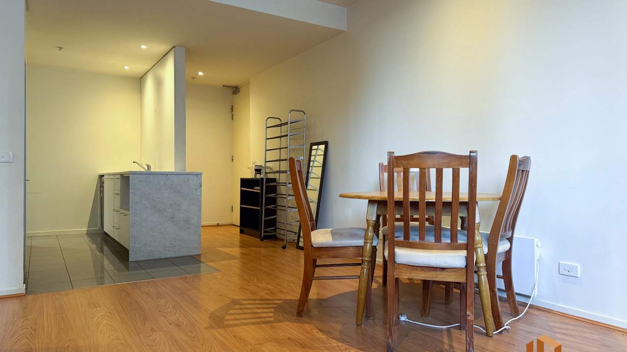 Furnished room with ensuite in a flatshare