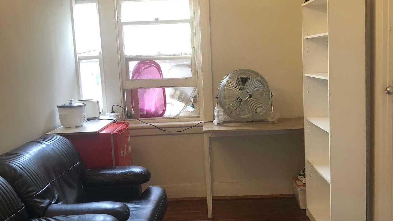 Furnished room in a share house