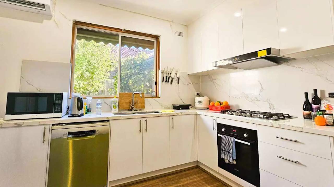 Room in a share house