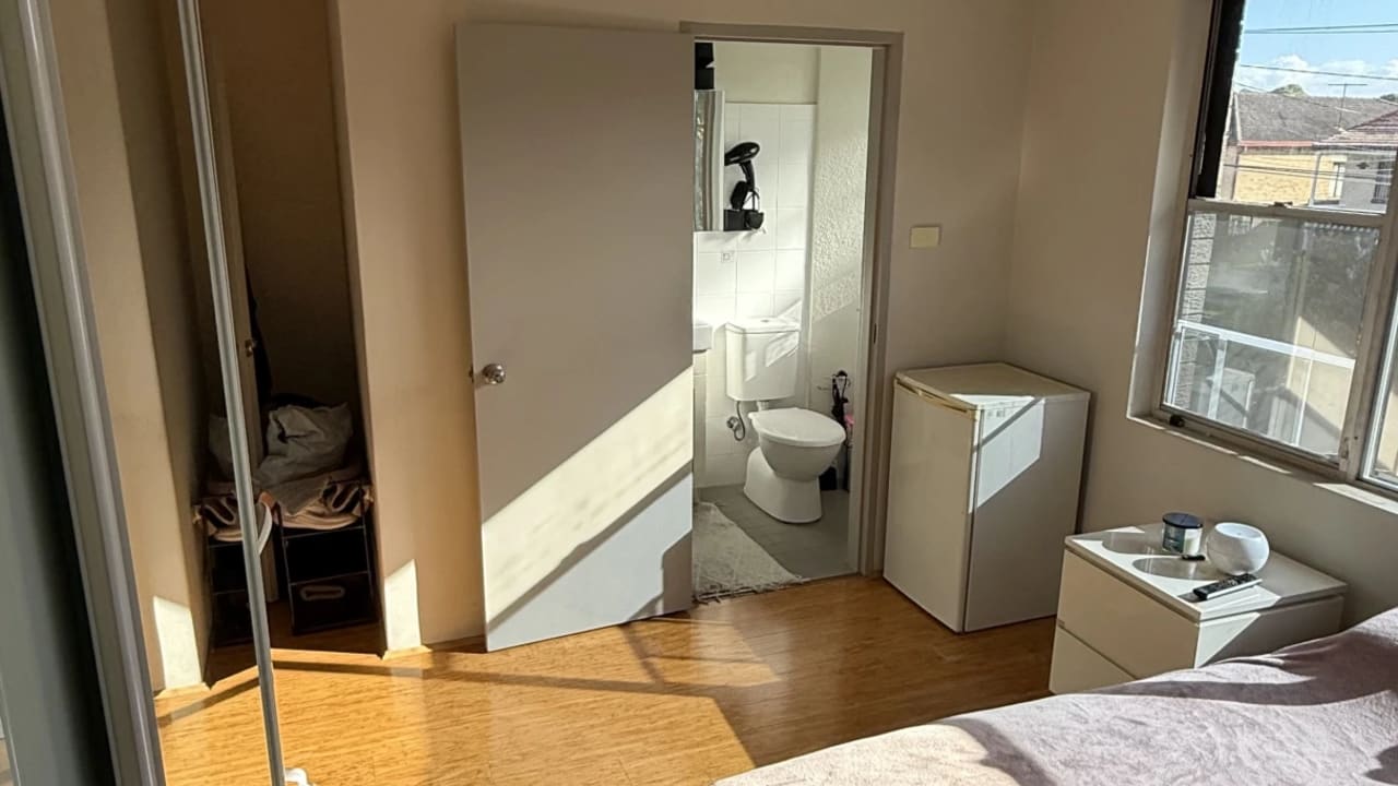 Furnished room with ensuite in a flatshare