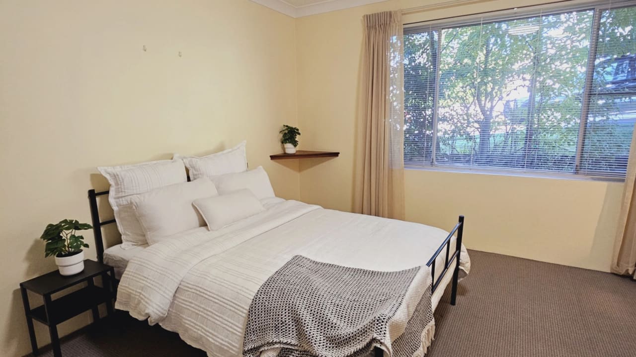 Furnished room in a flatshare