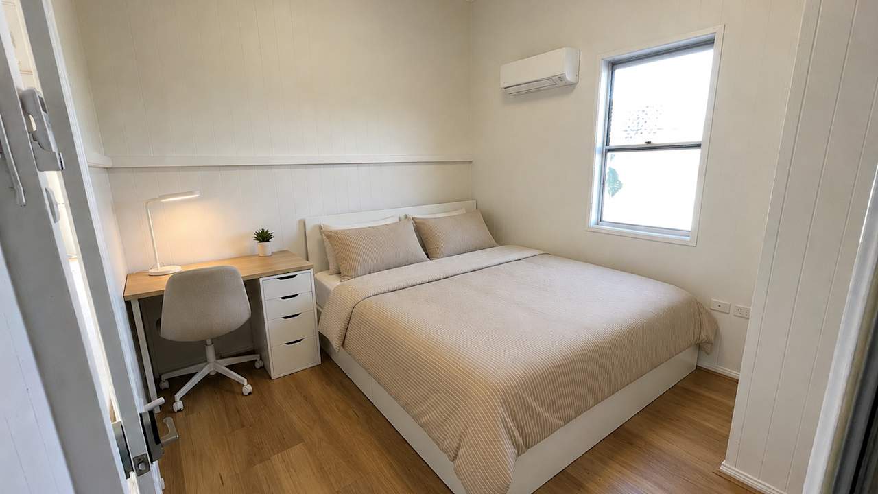 Furnished room in a share house