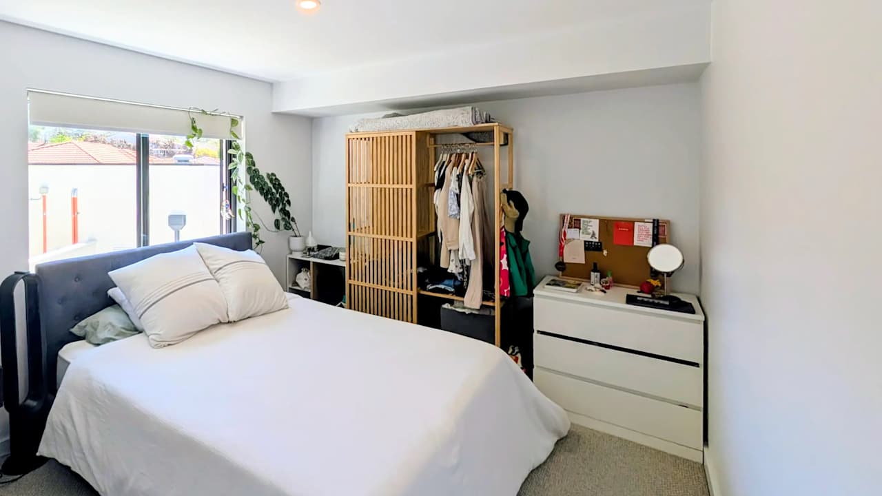 Furnished room in a flatshare