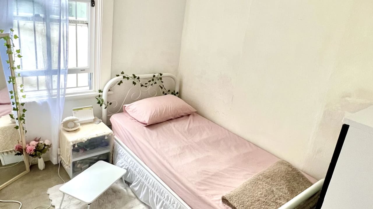 Furnished room in a flatshare