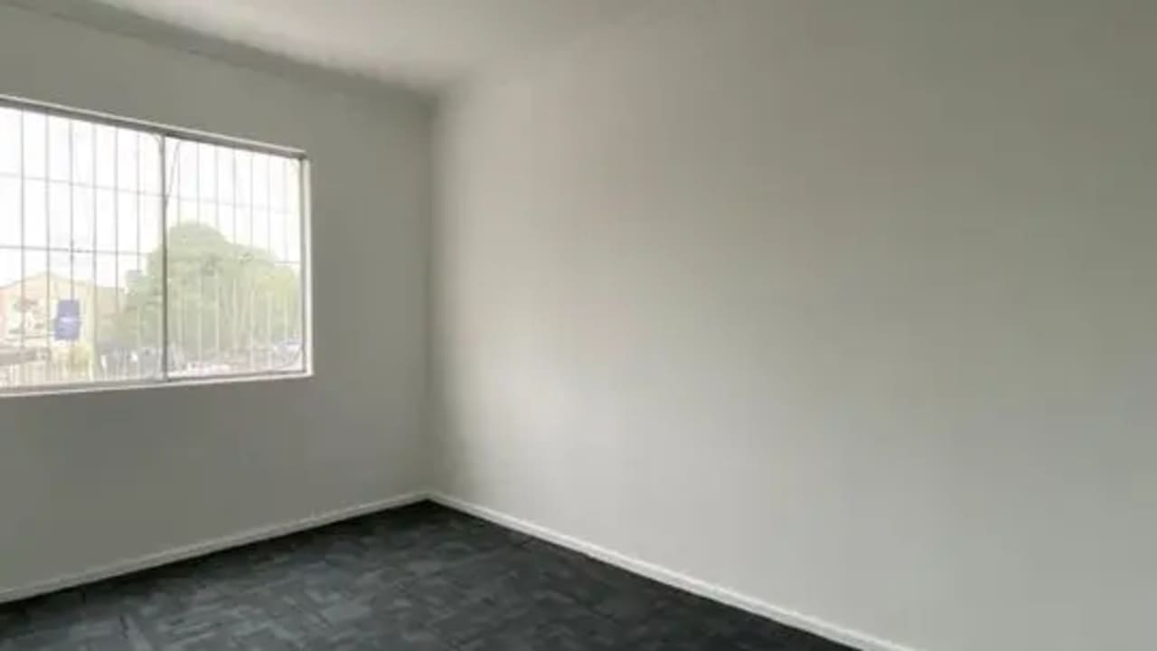 Unfurnished room in a flatshare