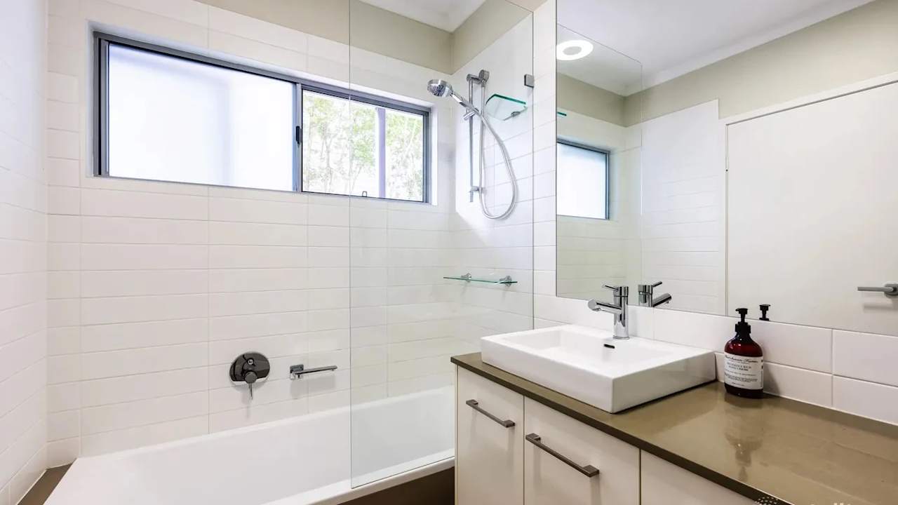 Unfurnished room in a share house