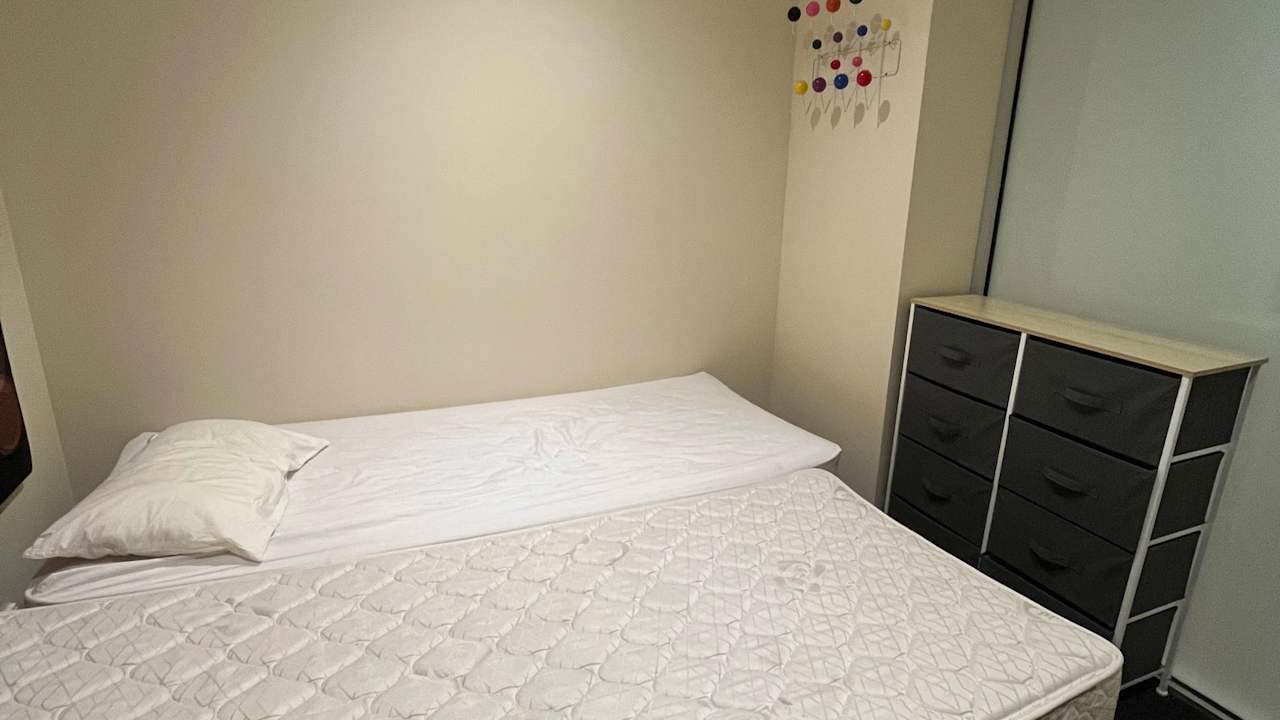 Furnished room in a flatshare