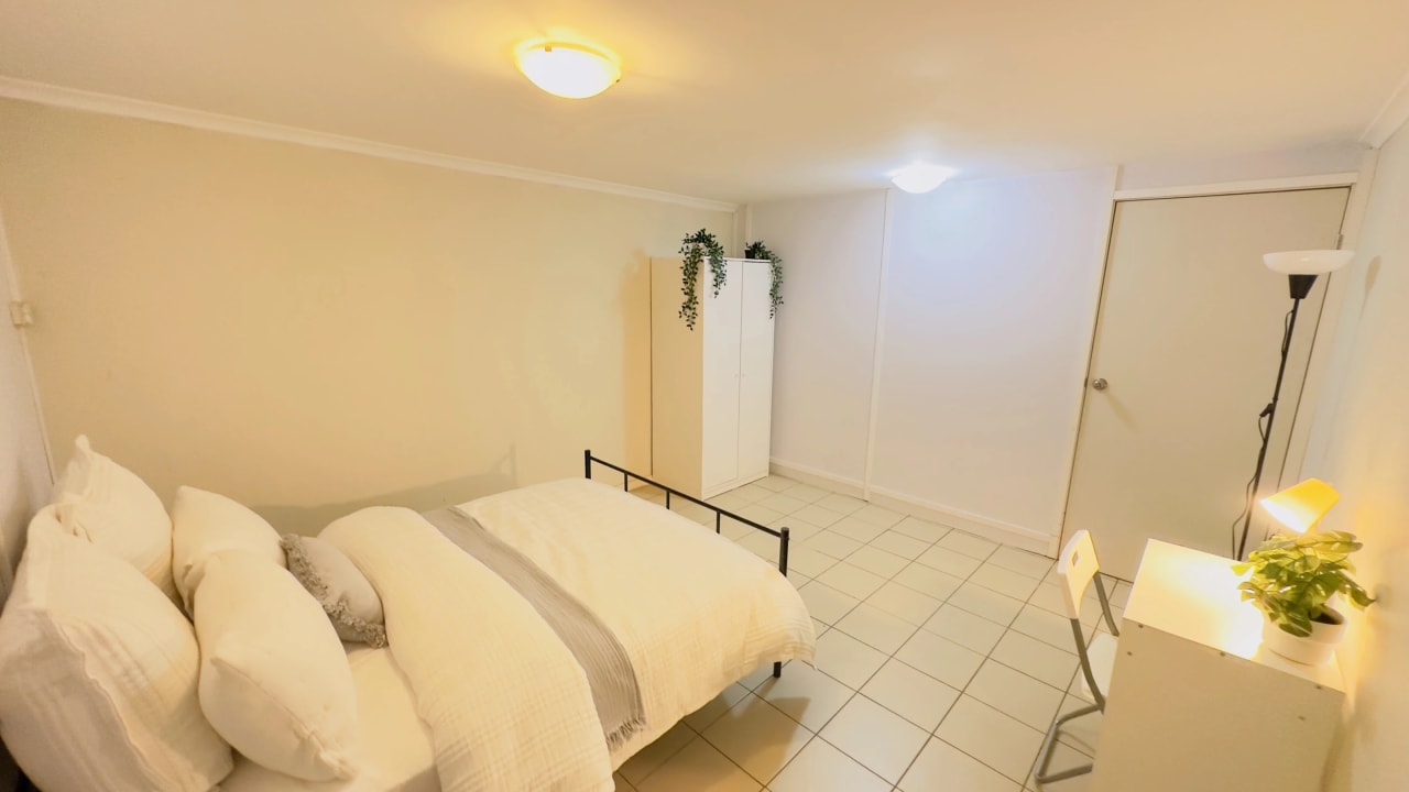 Furnished room in a flatshare