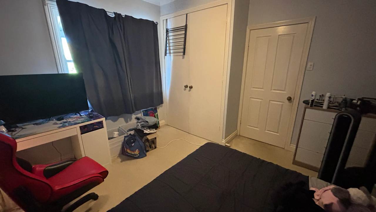 Unfurnished room in a share house