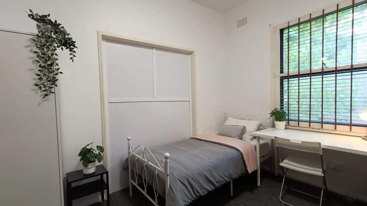 Furnished room in a share house