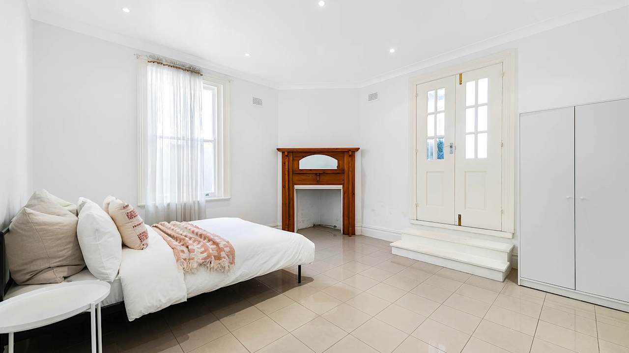 Room in a share house