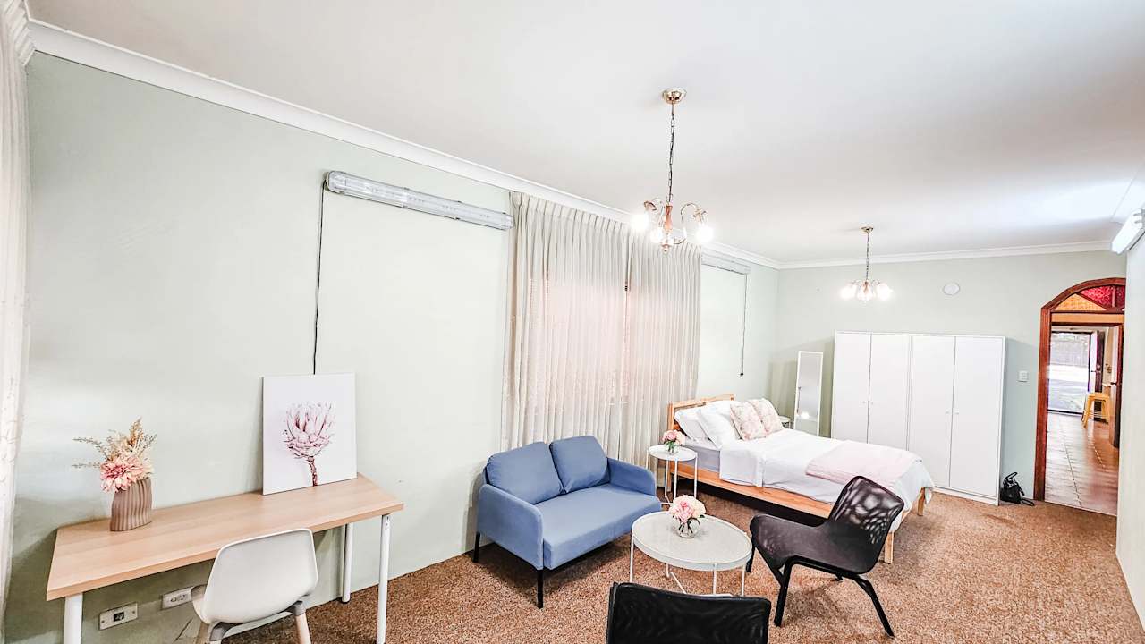 Furnished room in a share house