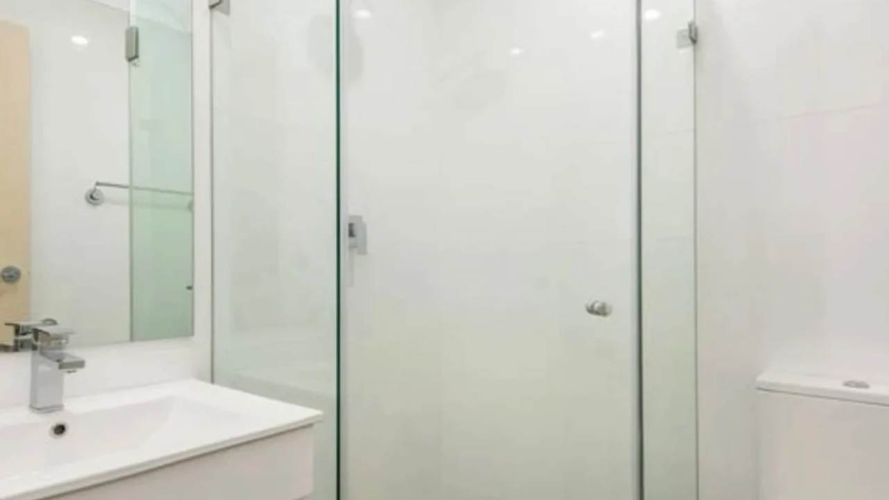 Furnished room with ensuite in a flatshare