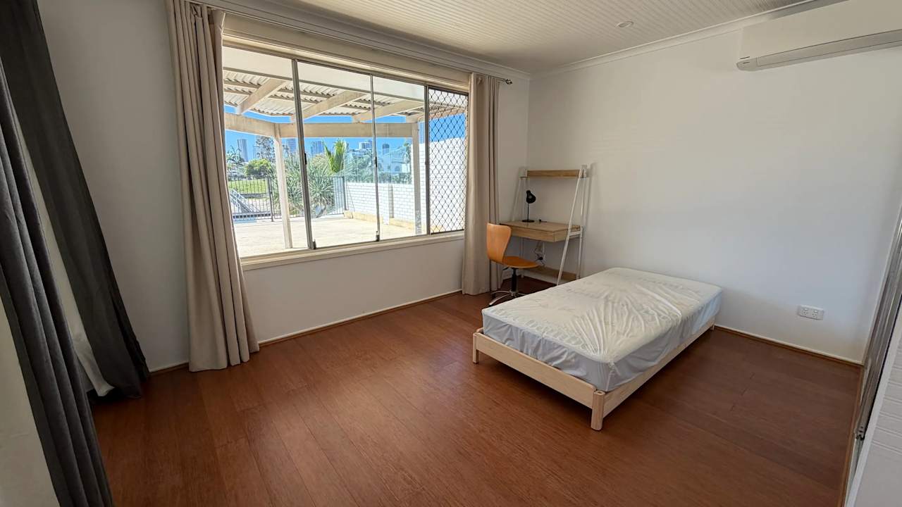 Furnished room in a share house