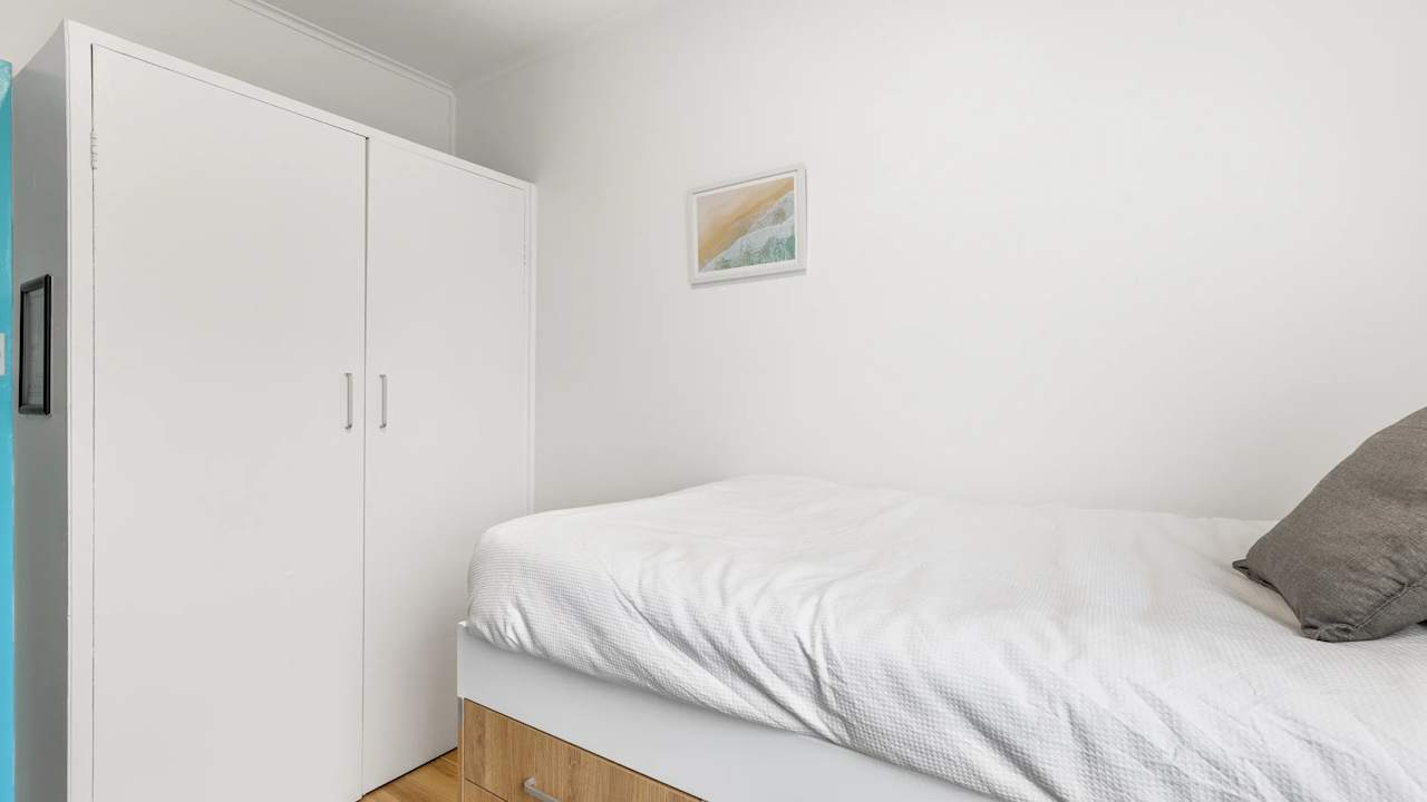 Furnished room in a share house