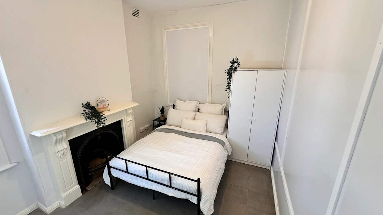 Furnished room in a share house