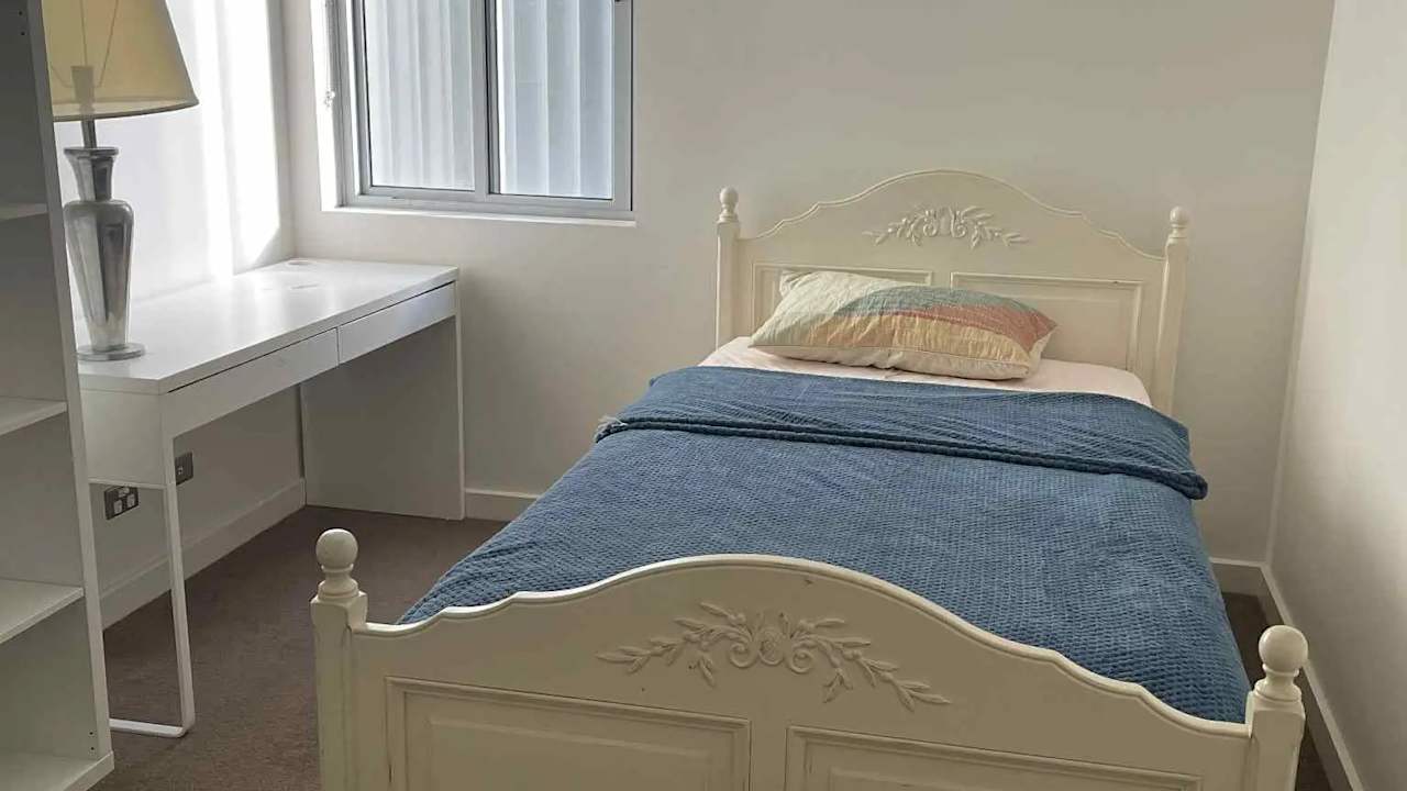Furnished room in a flatshare
