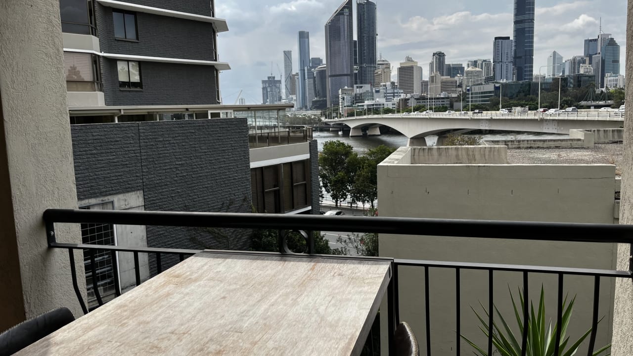 Furnished room in a flatshare
